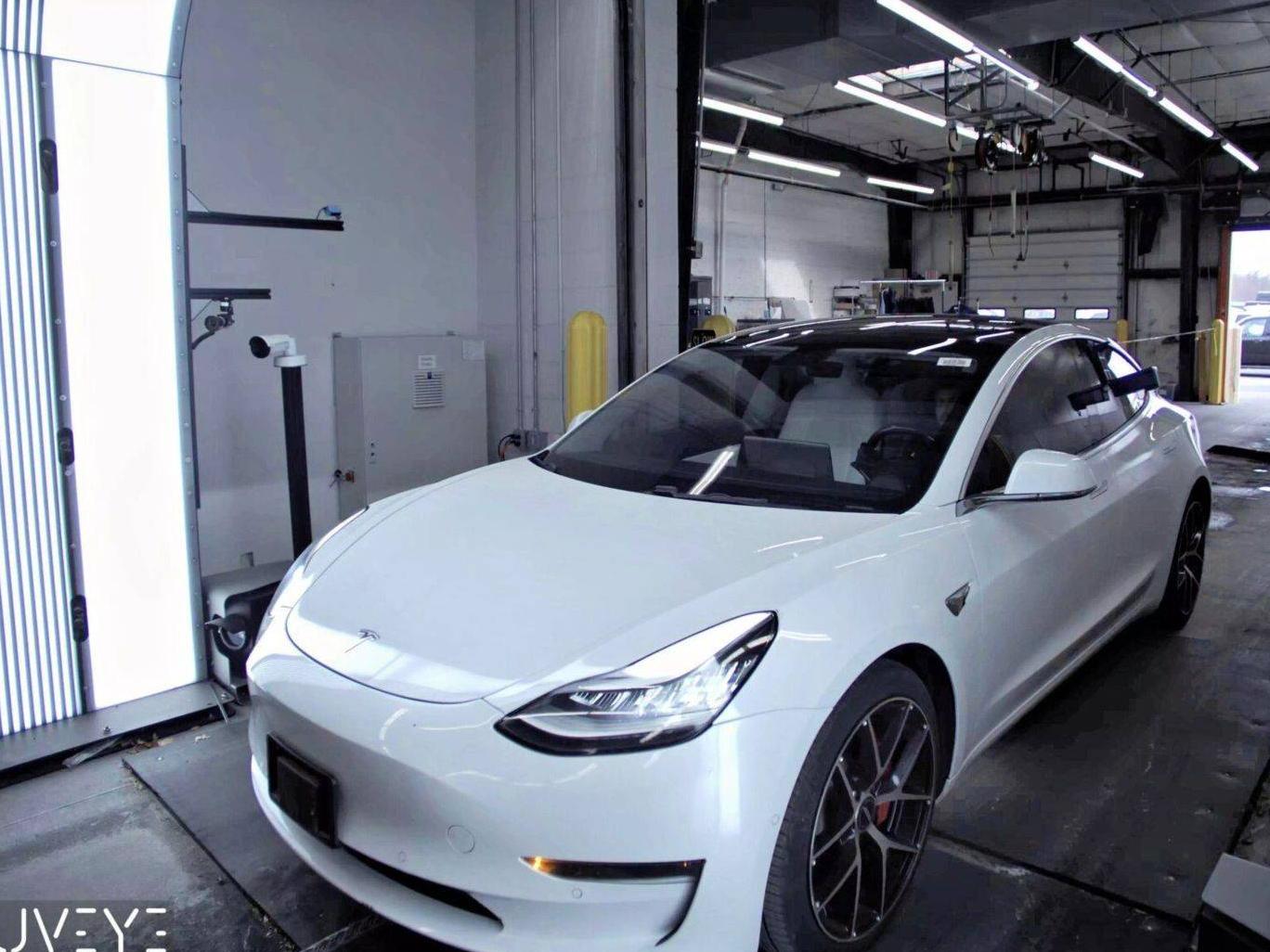 TESLA MODEL 3 2018 5YJ3E1EB1JF081320 image